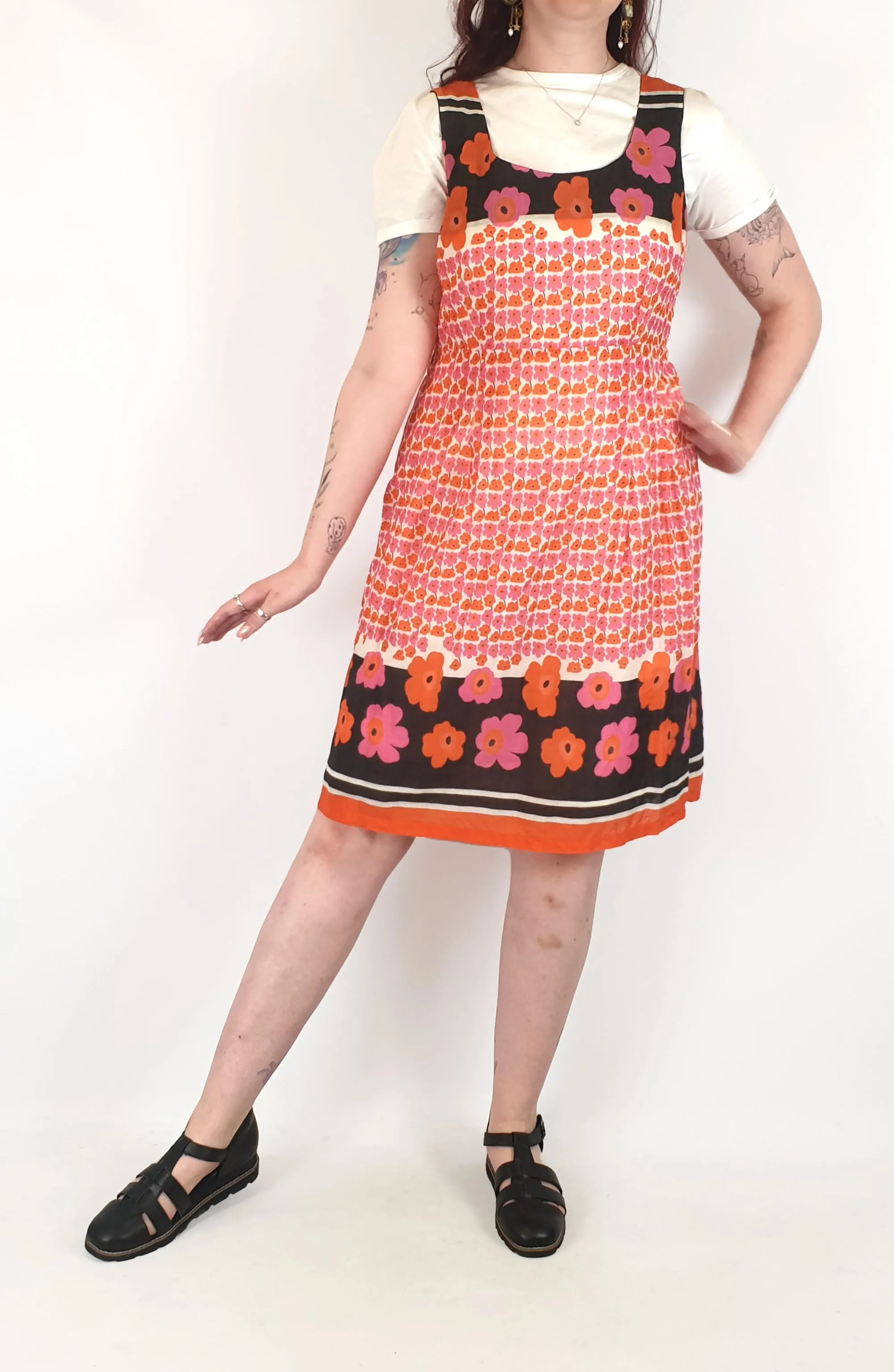 Anna Thomas red flower dress size 14, best fits 12-14 (note: inconsistency)