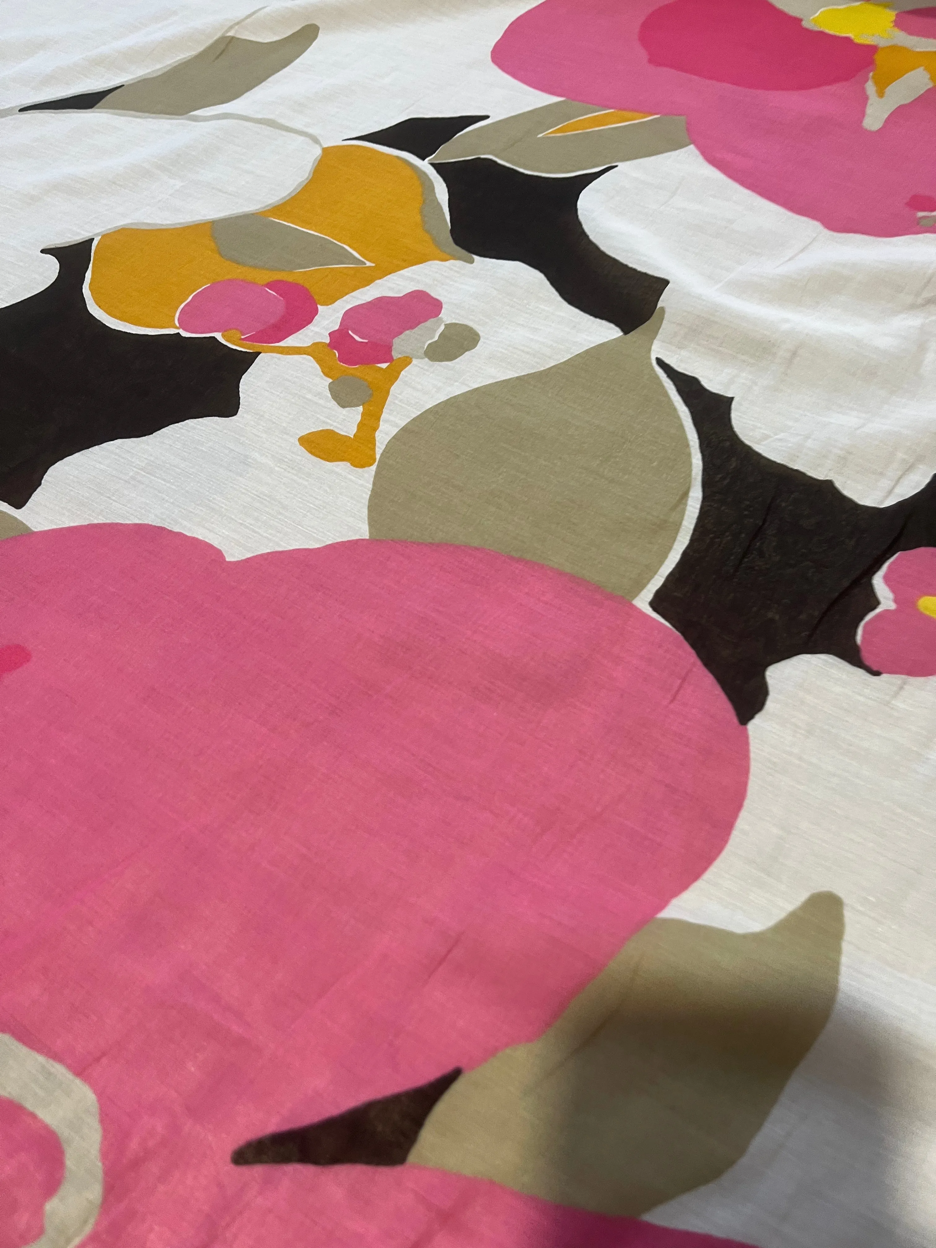 B01 Alberto 004 voile cotton/silk bright flowers