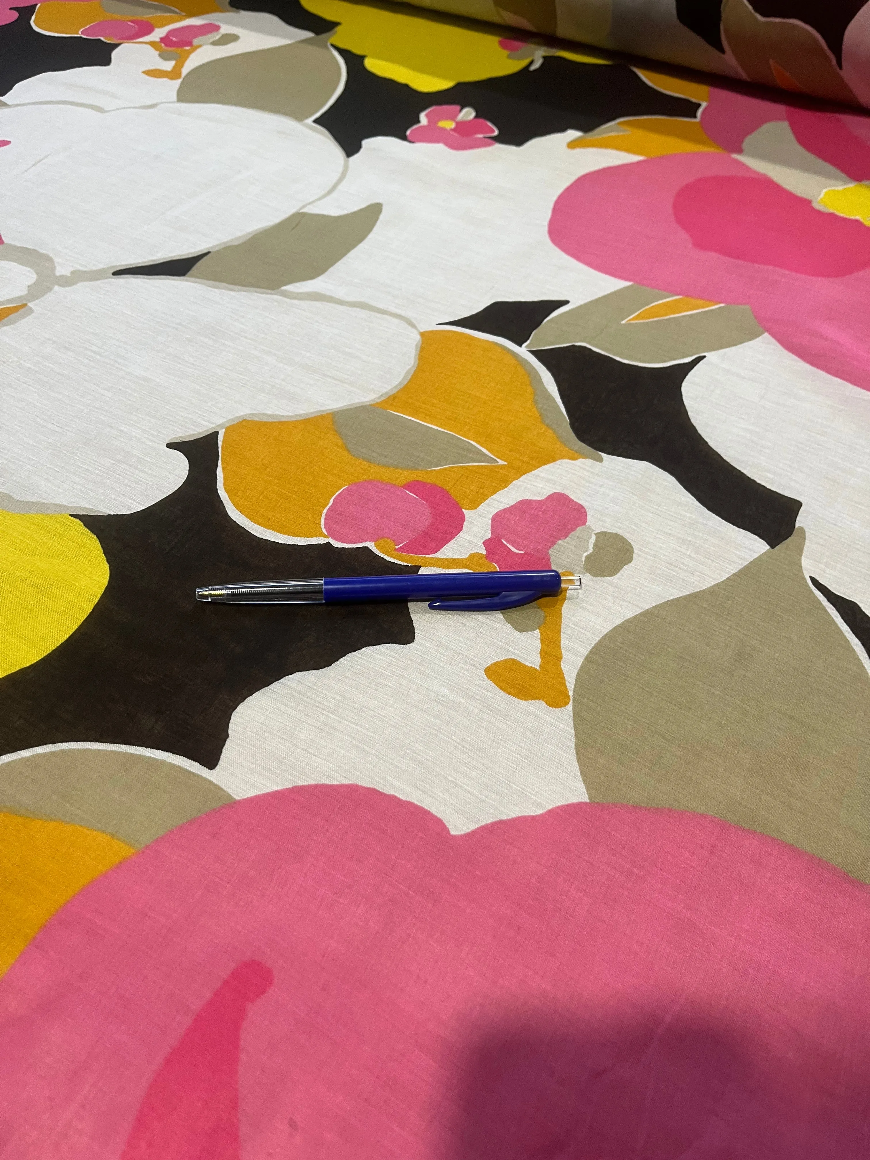 B01 Alberto 004 voile cotton/silk bright flowers