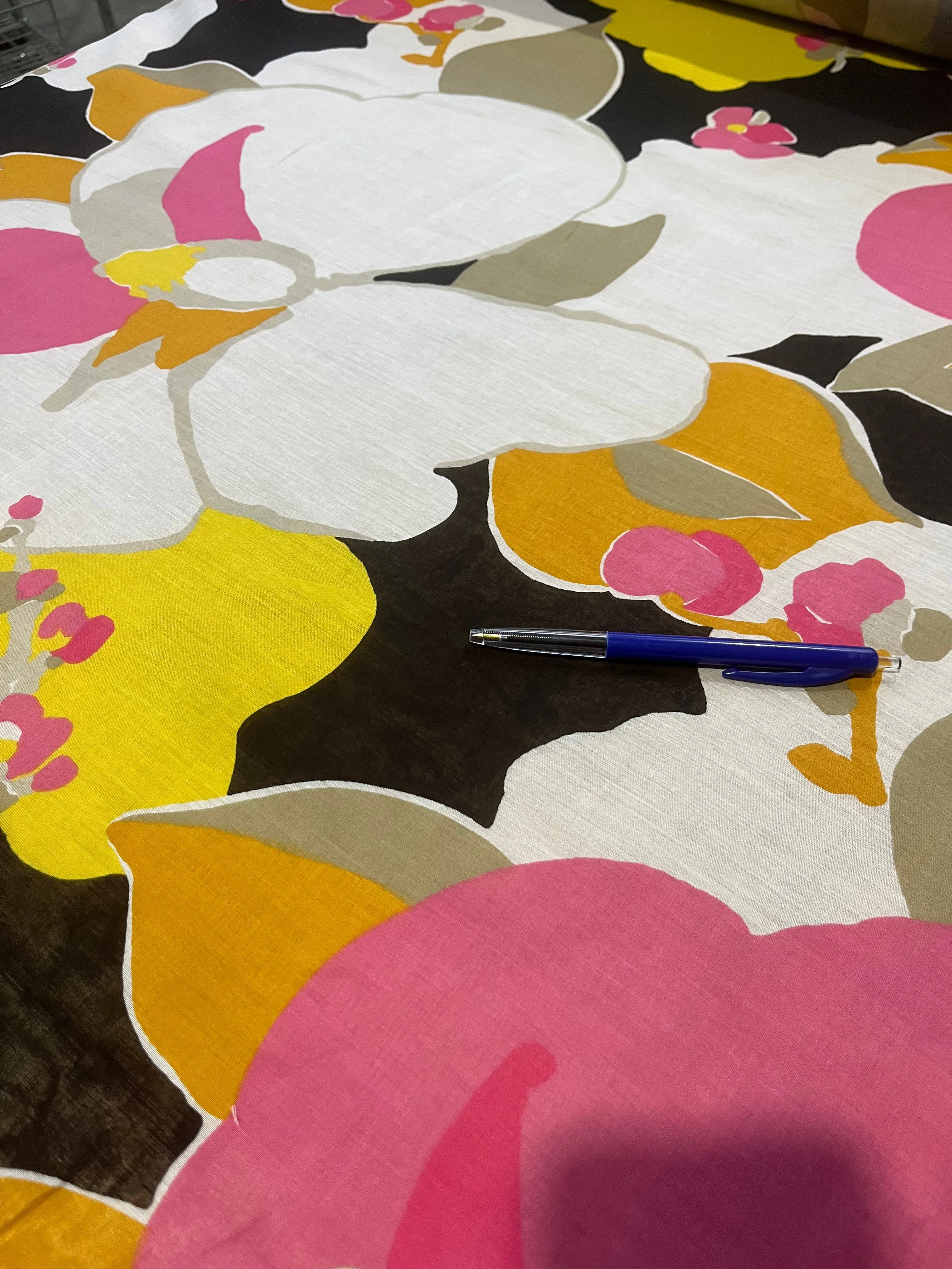 B01 Alberto 004 voile cotton/silk bright flowers