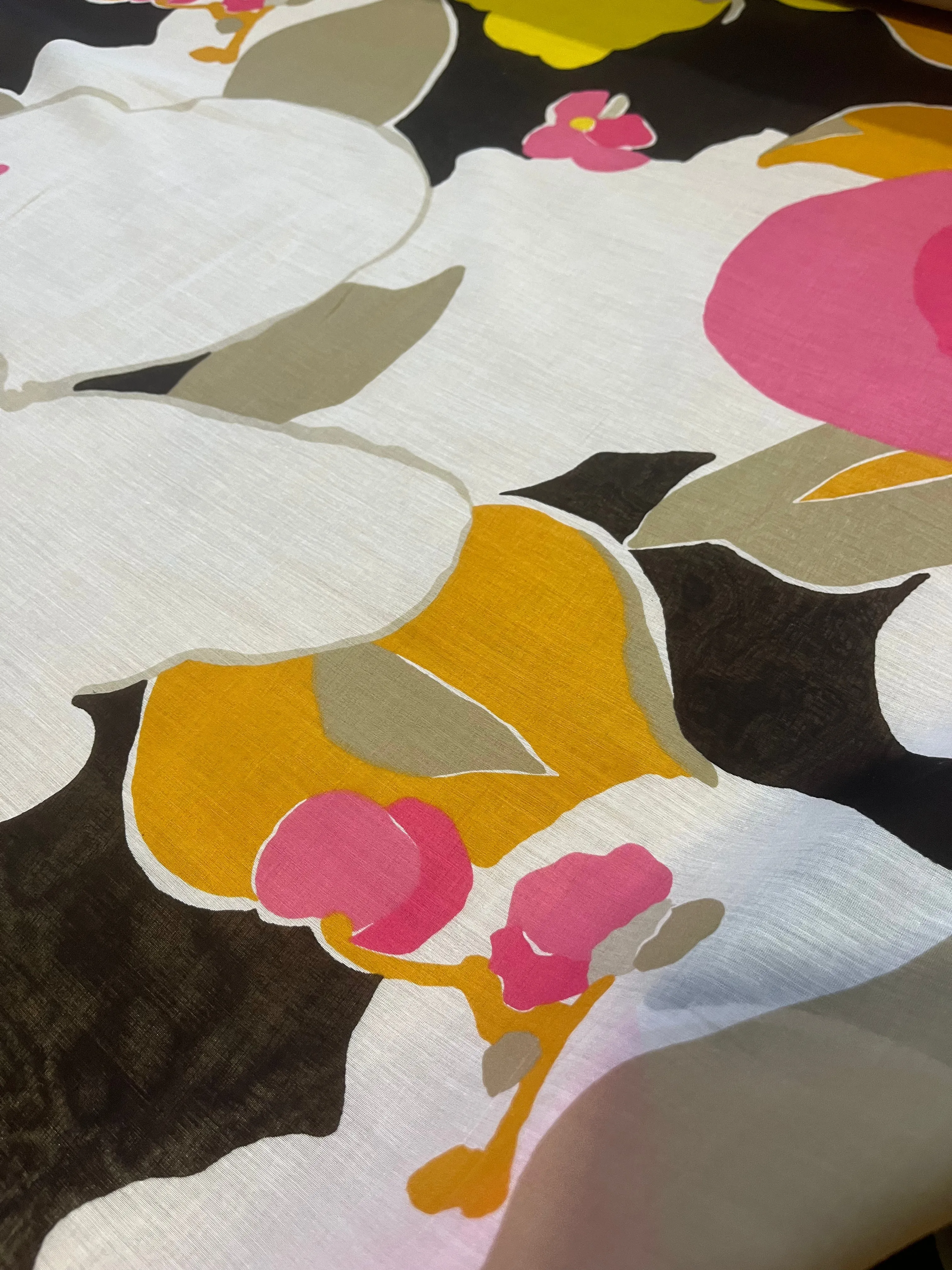 B01 Alberto 004 voile cotton/silk bright flowers