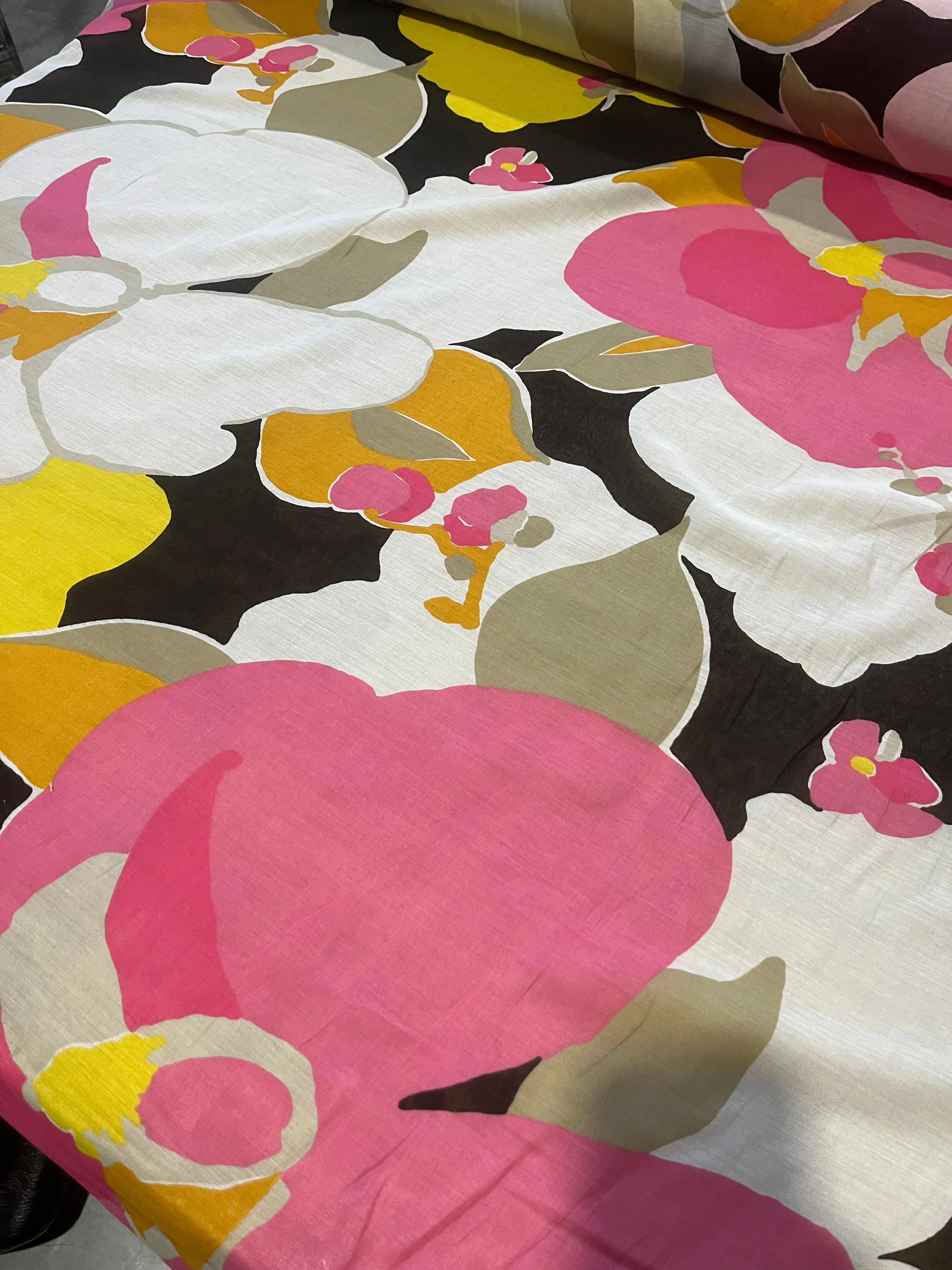 B01 Alberto 004 voile cotton/silk bright flowers