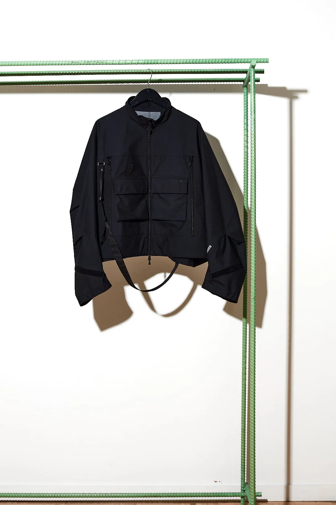D-VEC - CROPPED WINDBREAKER