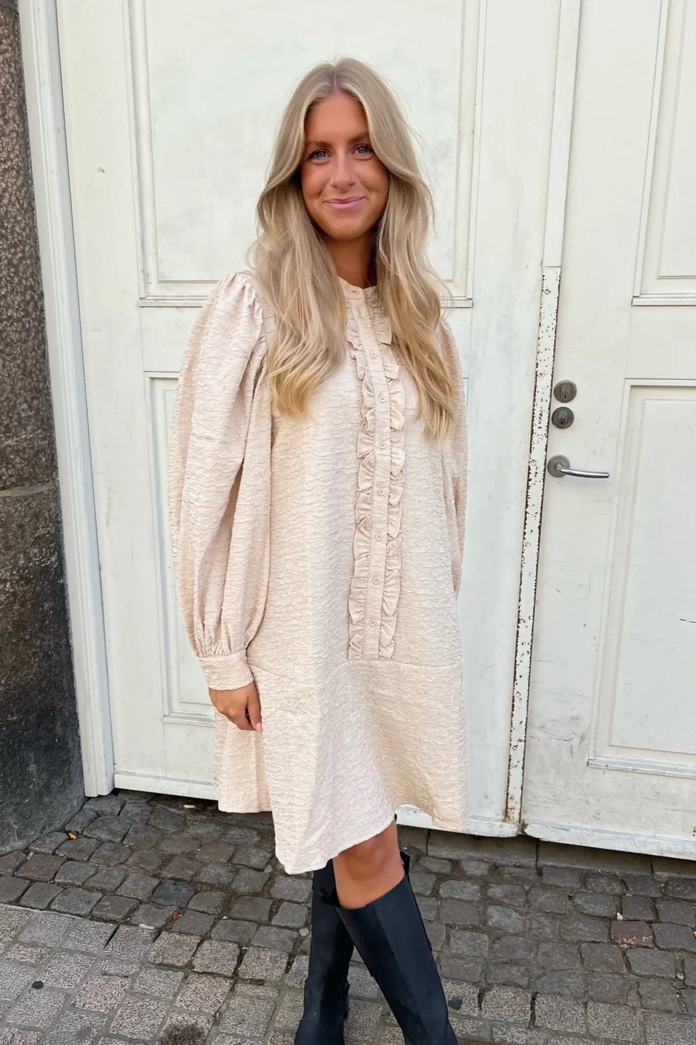 ElieIC Flæse Kjole - Lys Beige
