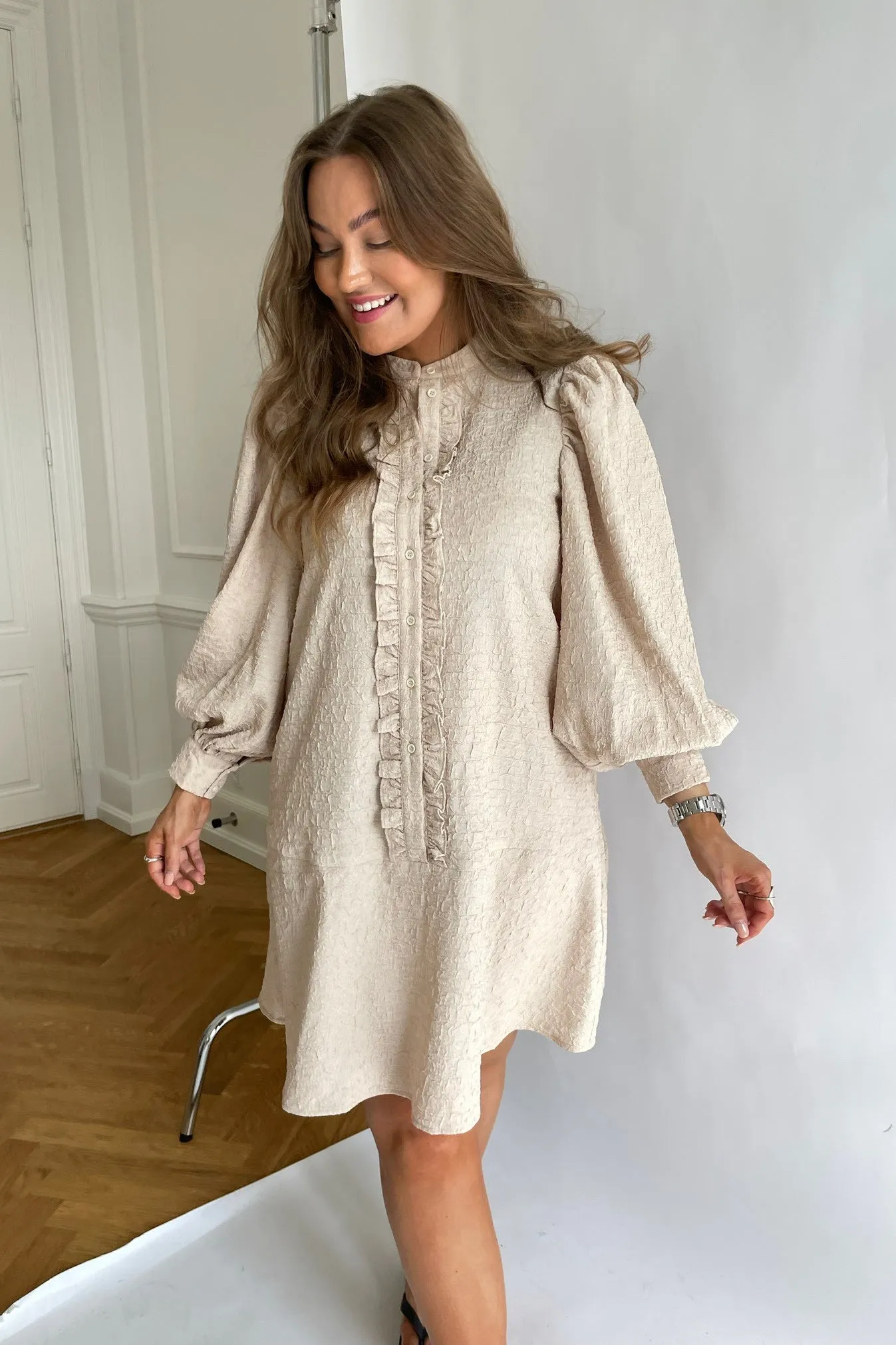 ElieIC Flæse Kjole - Lys Beige