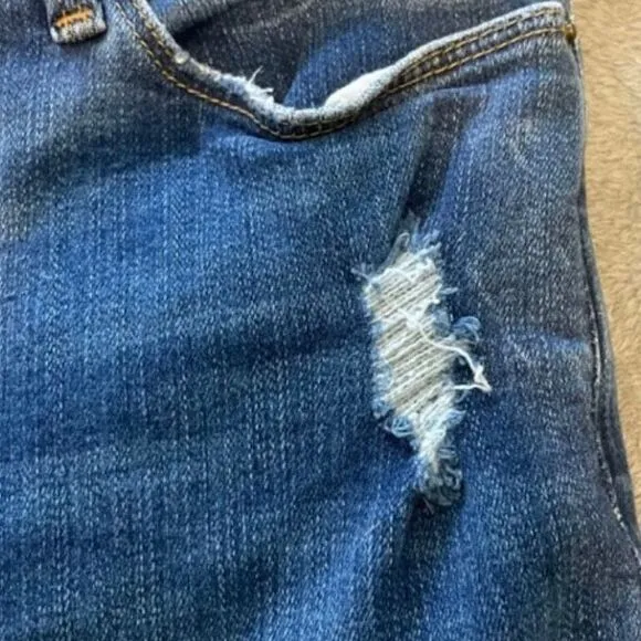Frame Le Skinny de Jeanne Triangle Hem Jeans Blue Medium Wash Distressed Denim 2
