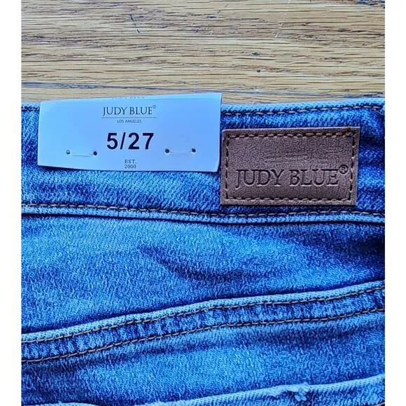Judy Blue NWT Sunflower Embroidered Relaxed Fit Jeans size 5/27 Style #88257 NEW