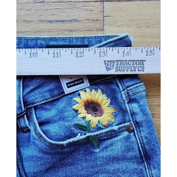 Judy Blue NWT Sunflower Embroidered Relaxed Fit Jeans size 5/27 Style #88257 NEW