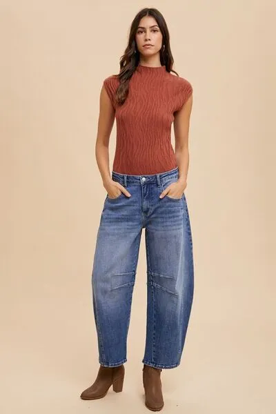 Mid Rise Barrel Leg Jeans with Pockets-Flatterin Silhouette