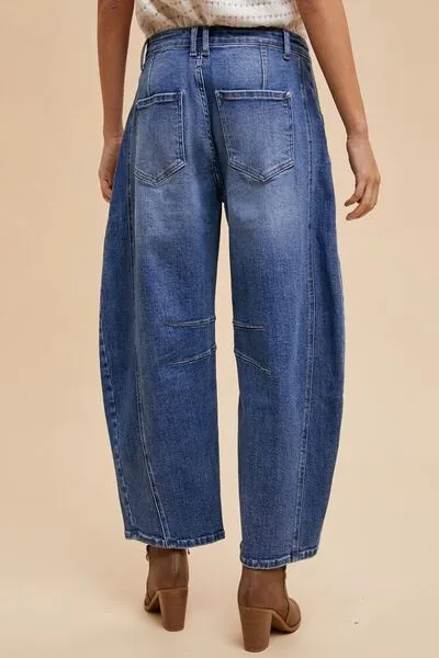 Mid Rise Barrel Leg Jeans with Pockets-Flatterin Silhouette