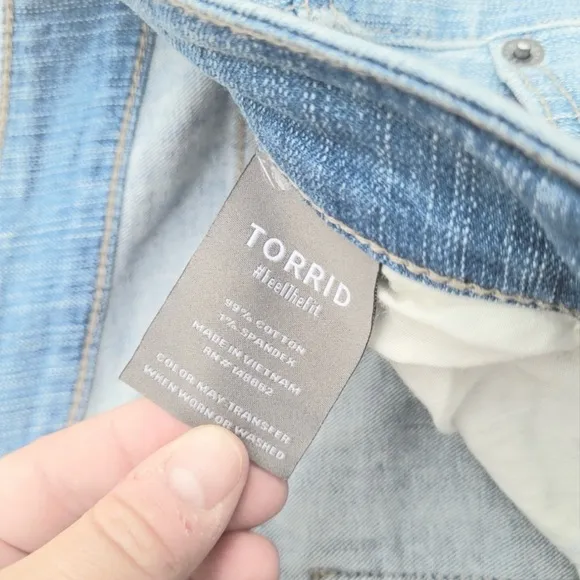 NWT TORRID Perfect Wide Leg Vintage Stretch Mid Rise Jeans