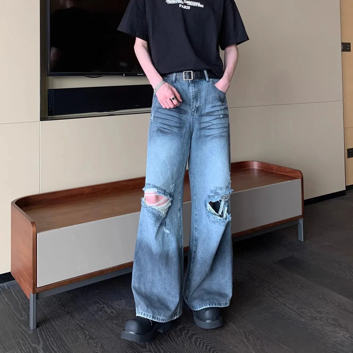 Ripped Wide Leg Straight Jeans