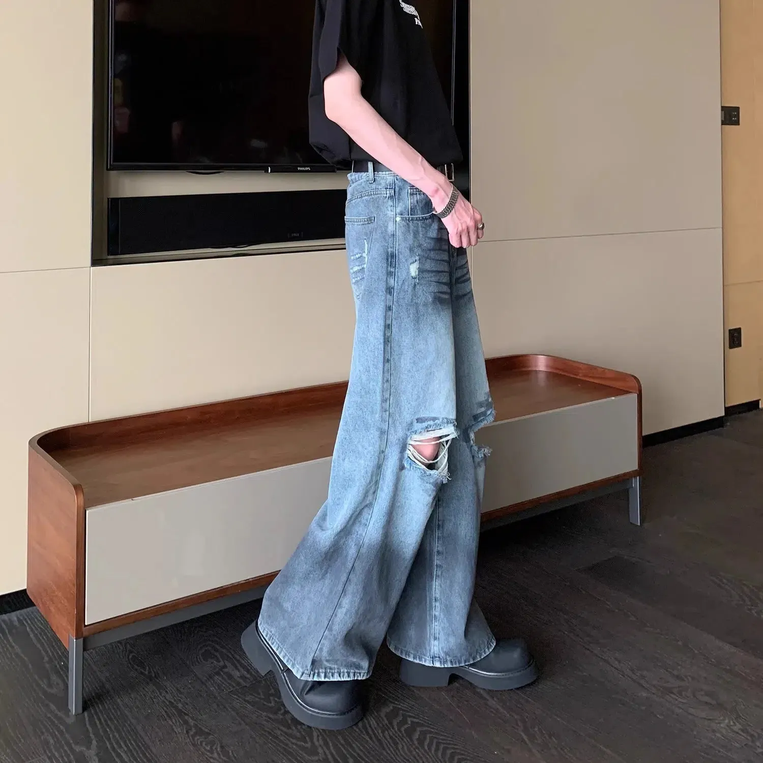 Ripped Wide Leg Straight Jeans