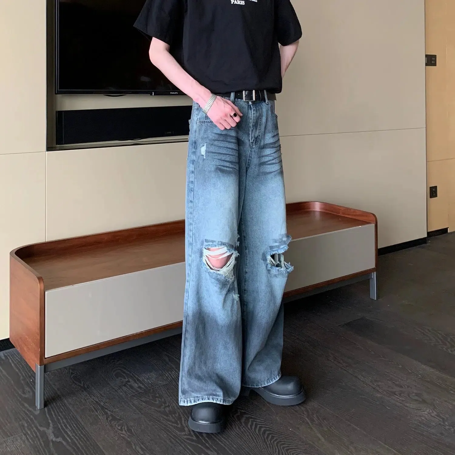 Ripped Wide Leg Straight Jeans
