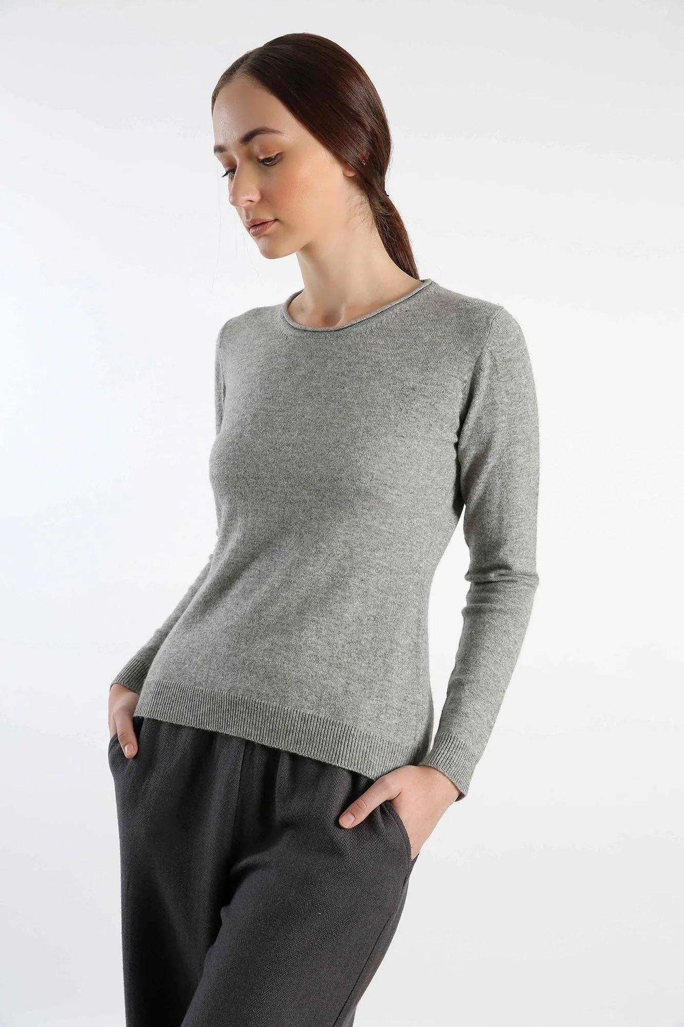 Roll neckline pure cashmere sweater in grey colour