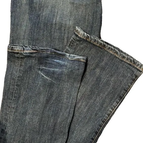 Seven 7 Classic Distressed Low Rise Boot Cut Jeans — Size 32‎ (runs small!) EUC
