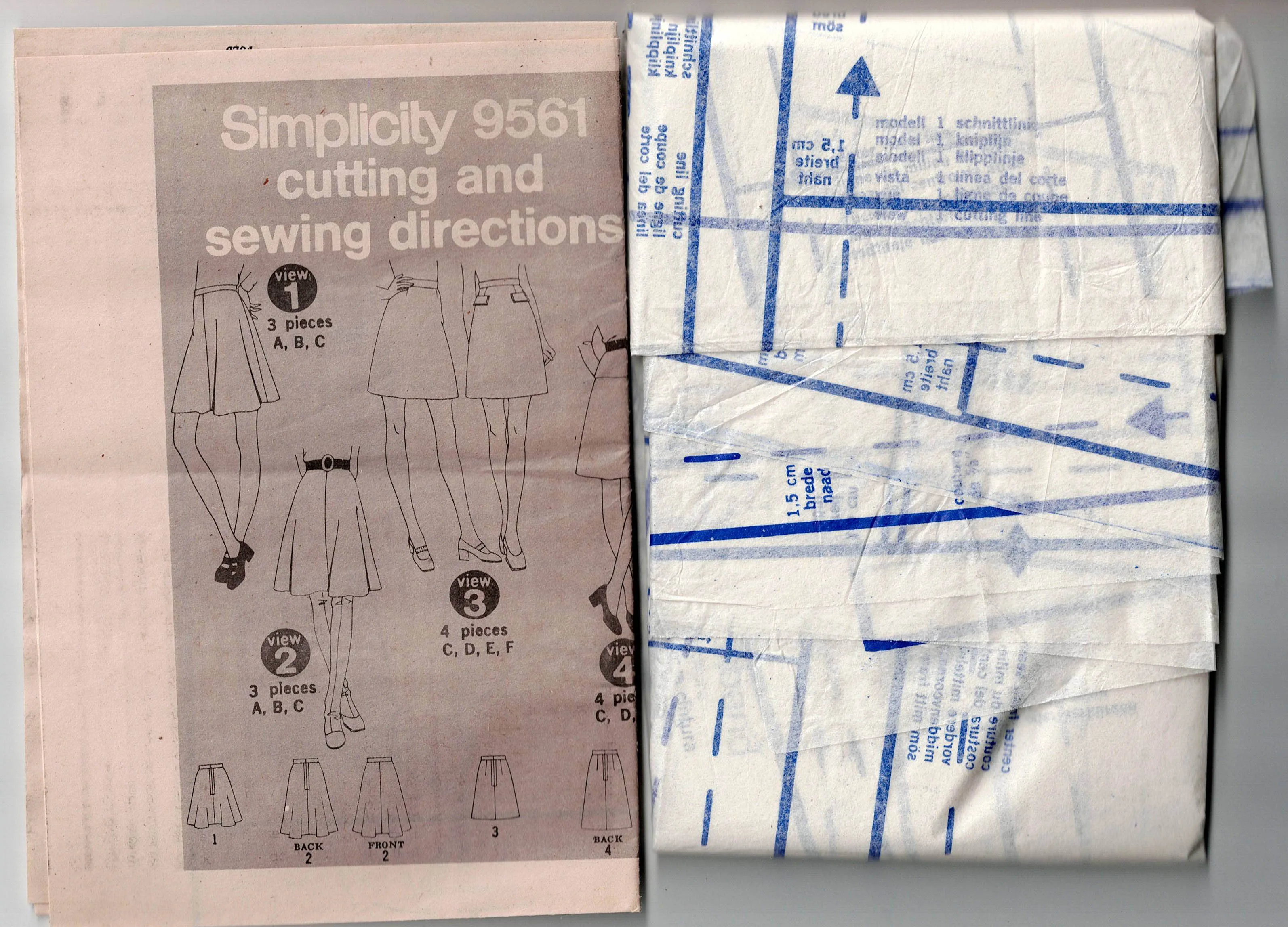 Simplicity 9561 Womens JIFFY Mini or Regular Length Skirts 1970s Vintage Sewing Pattern Multiple Sizes