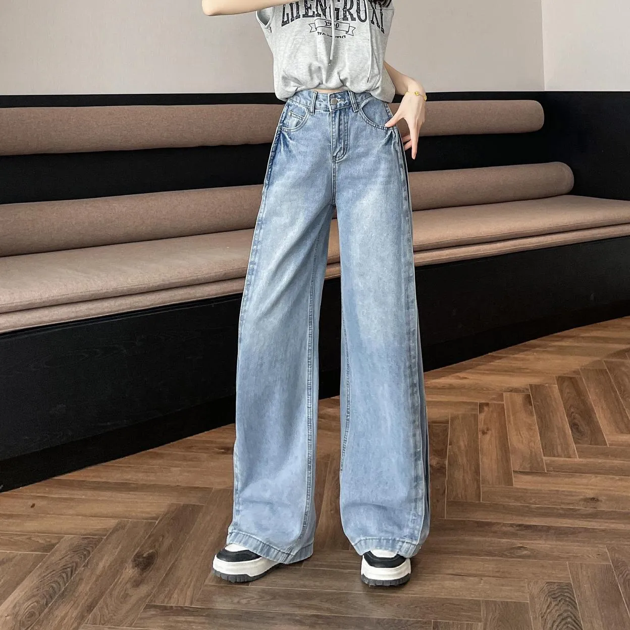 Slimming Straight-Leg Jeans in a Relaxed Fit for Women