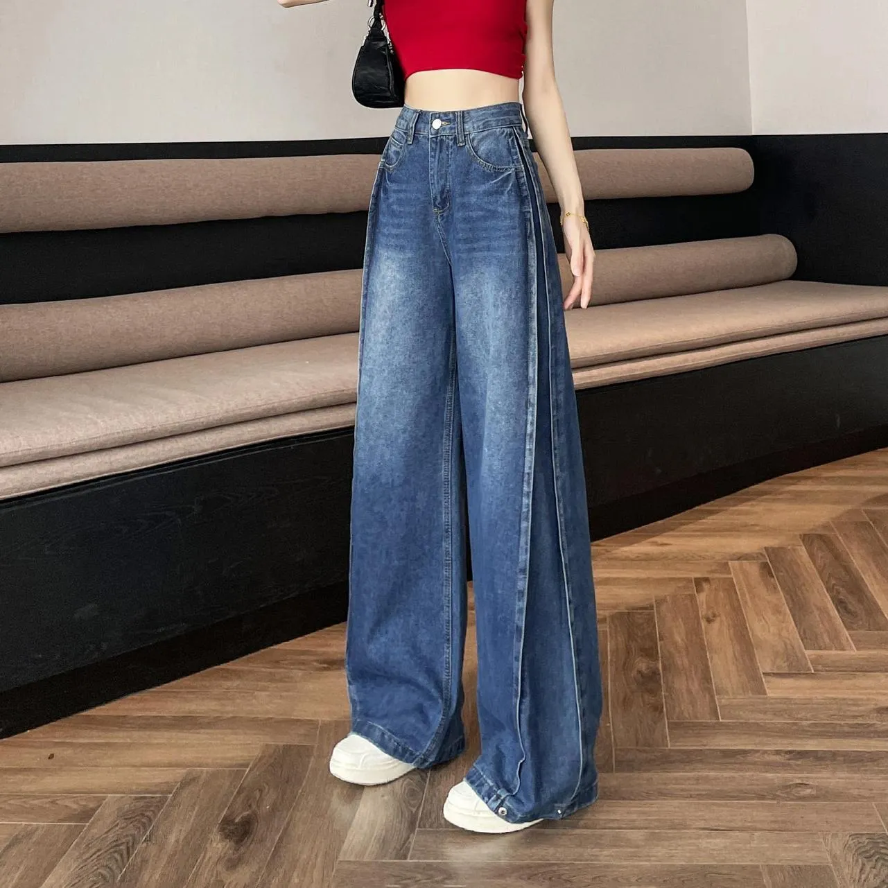 Slimming Straight-Leg Jeans in a Relaxed Fit for Women