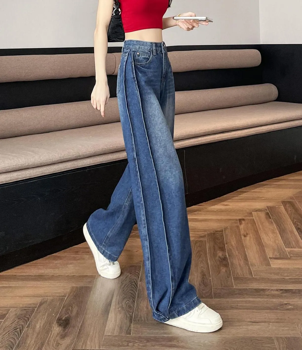 Slimming Straight-Leg Jeans in a Relaxed Fit for Women