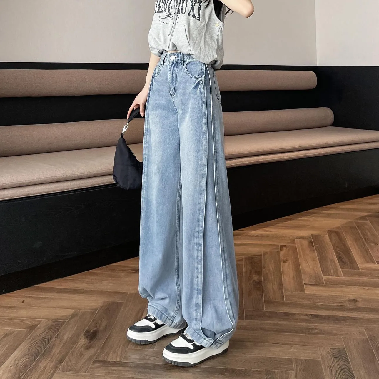 Slimming Straight-Leg Jeans in a Relaxed Fit for Women
