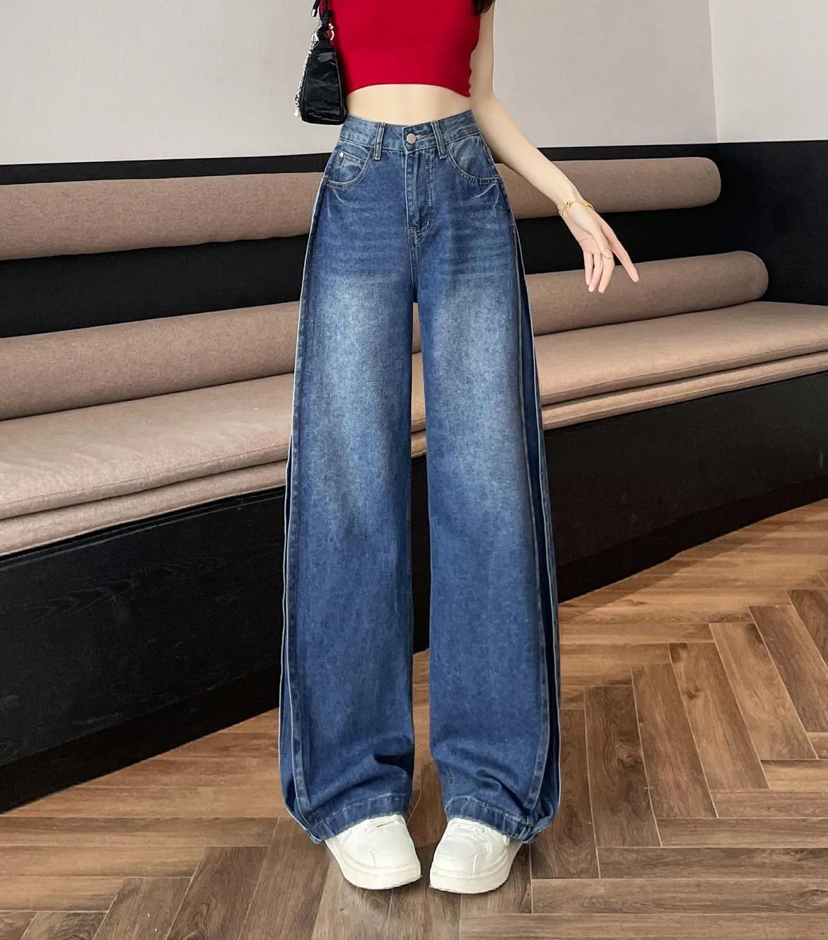 Slimming Straight-Leg Jeans in a Relaxed Fit for Women