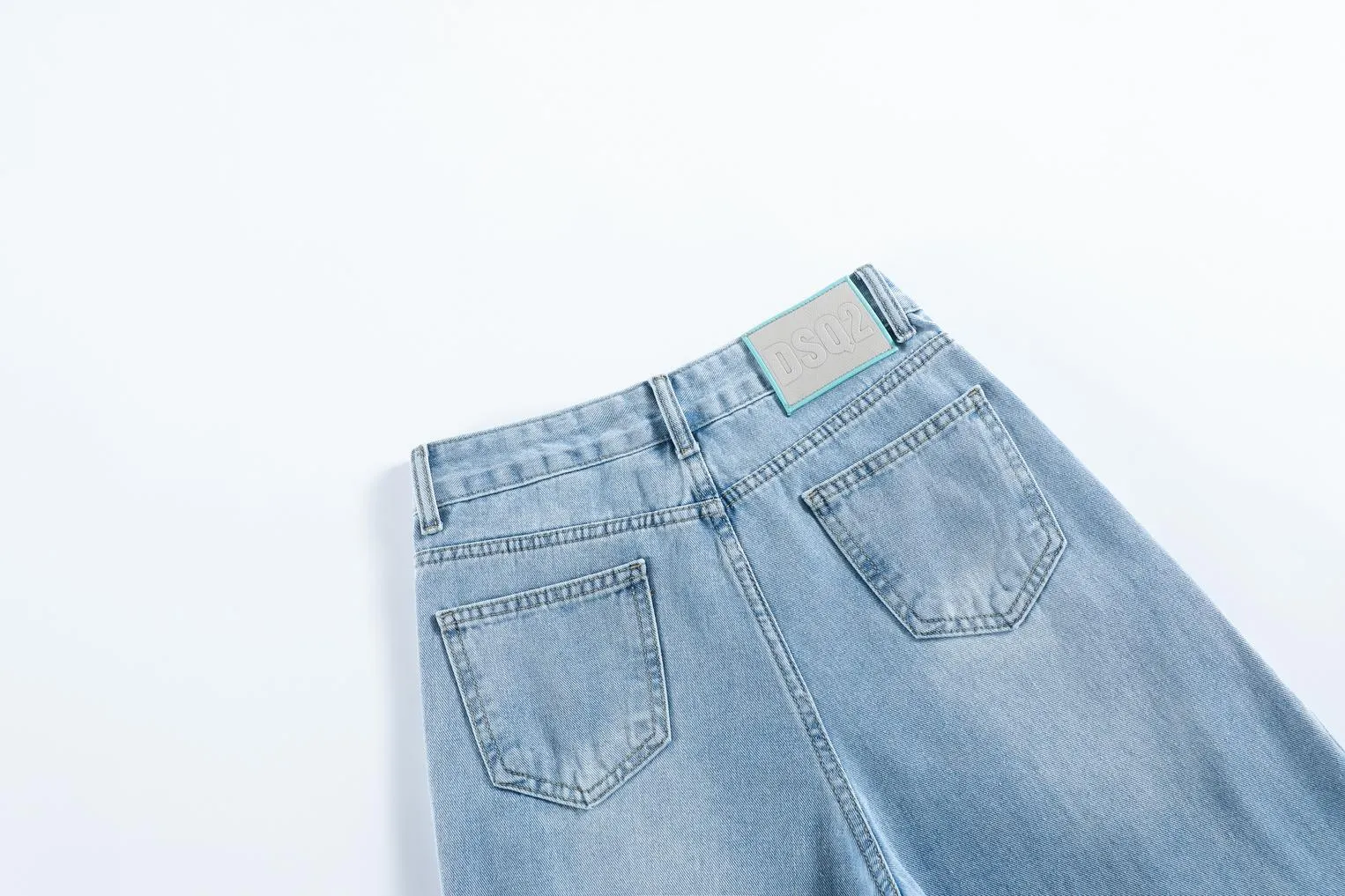 Slimming Straight-Leg Jeans in a Relaxed Fit for Women