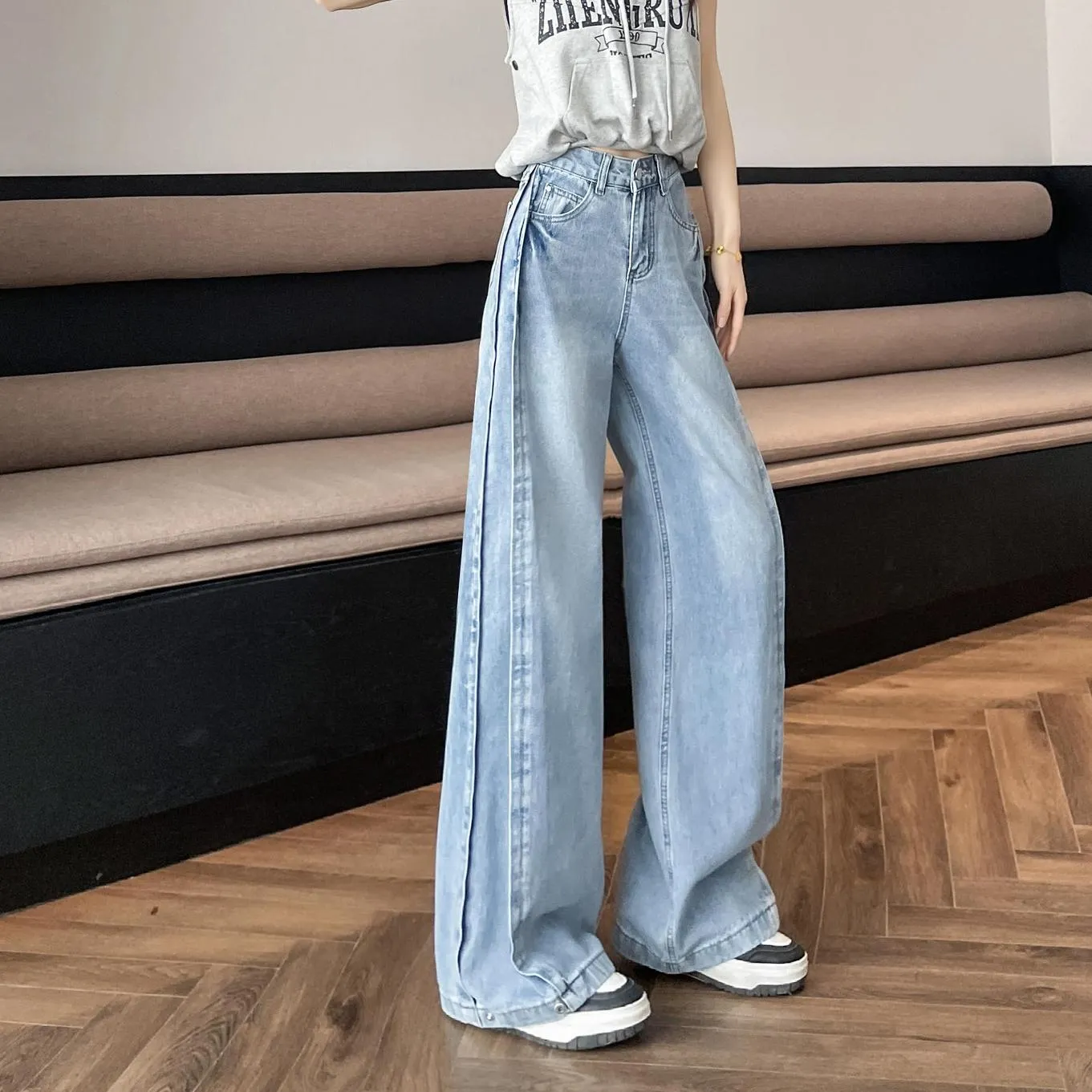 Slimming Straight-Leg Jeans in a Relaxed Fit for Women