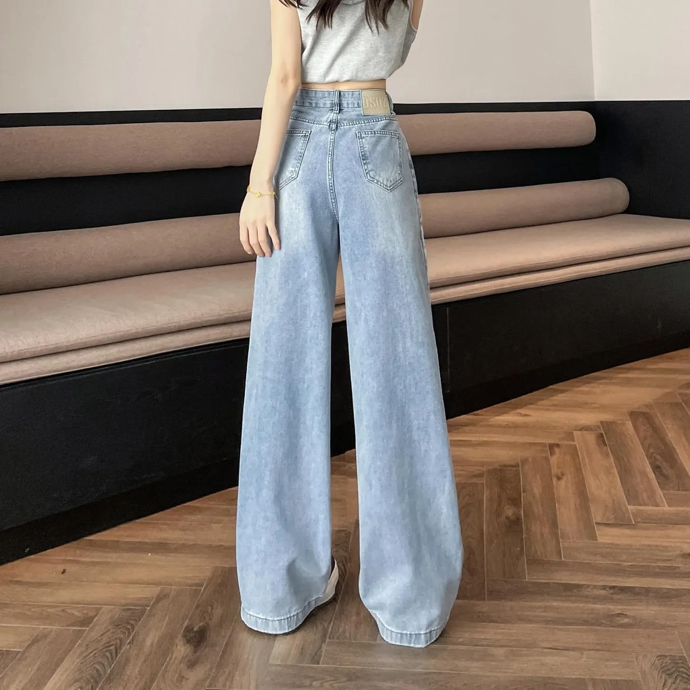 Slimming Straight-Leg Jeans in a Relaxed Fit for Women
