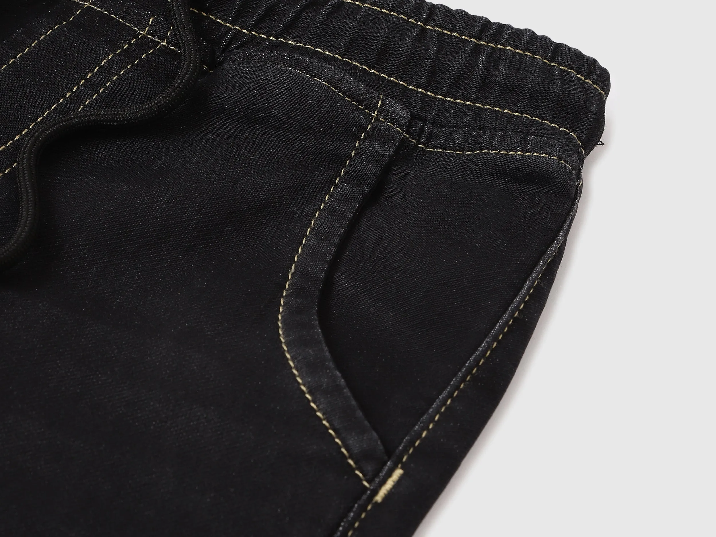 Solid Jogger Fit Jeans