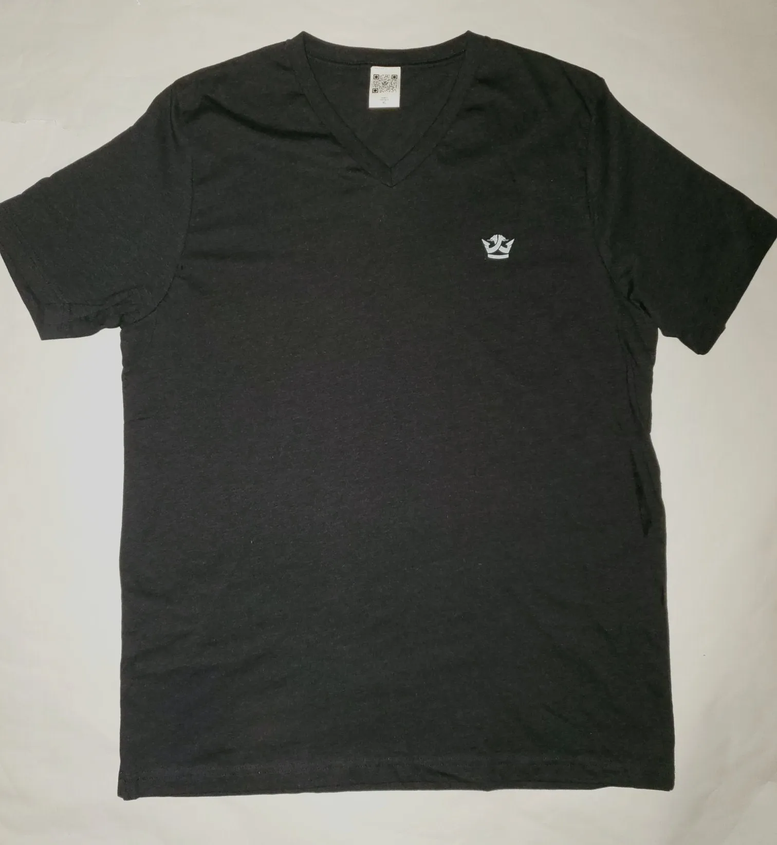 v neck black-white logo