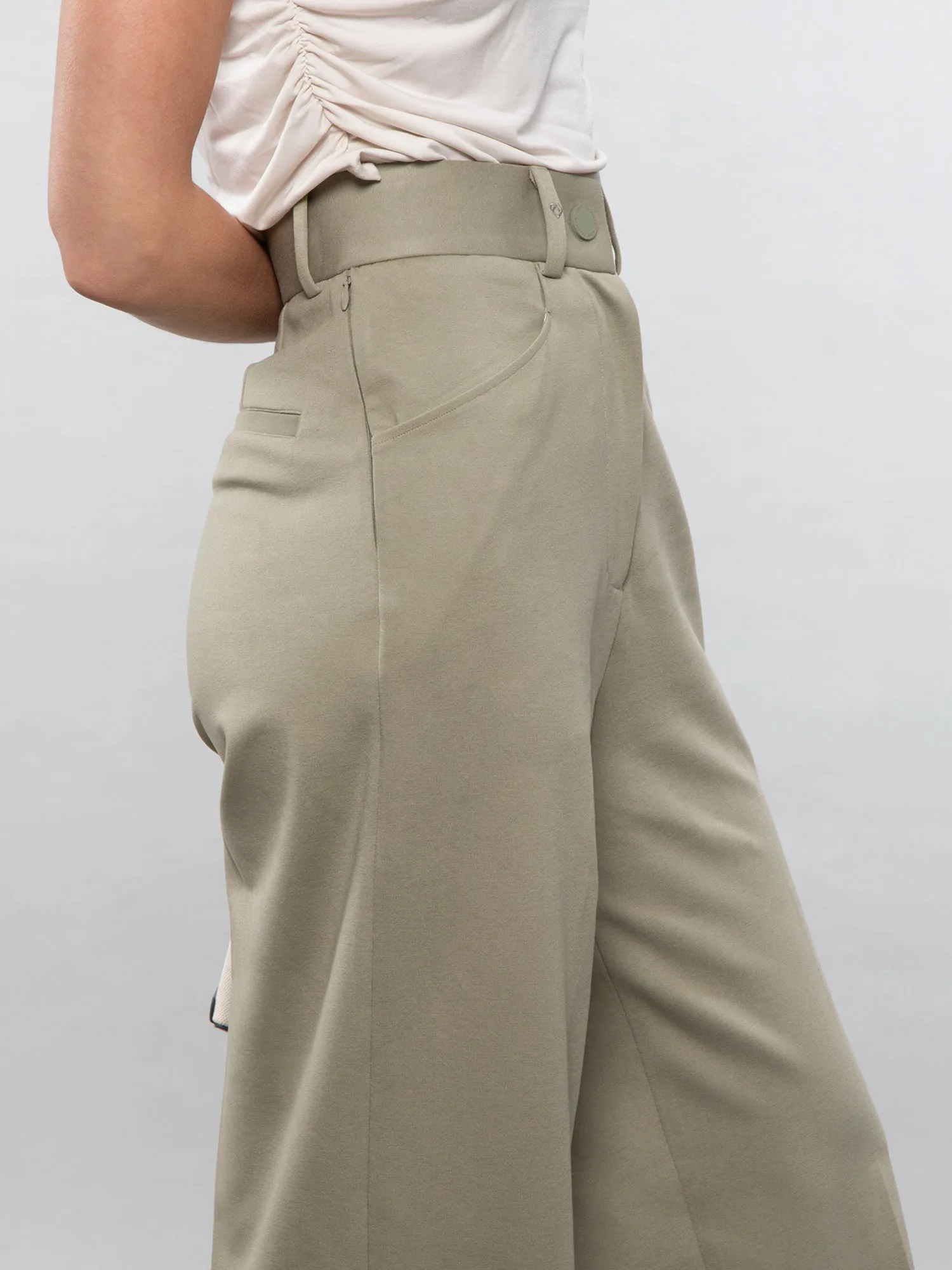 Wide-leg trouser