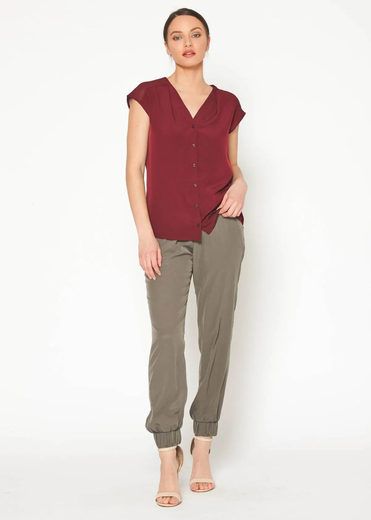 Women's Basic Sleeveless V Neck Button Top