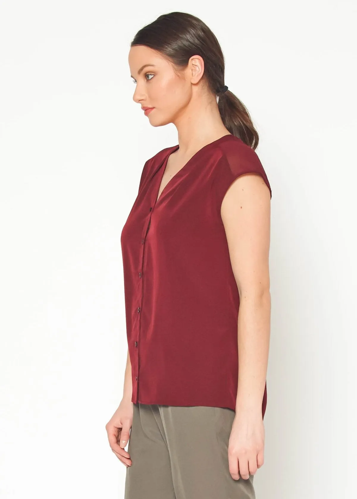 Women's Basic Sleeveless V Neck Button Top