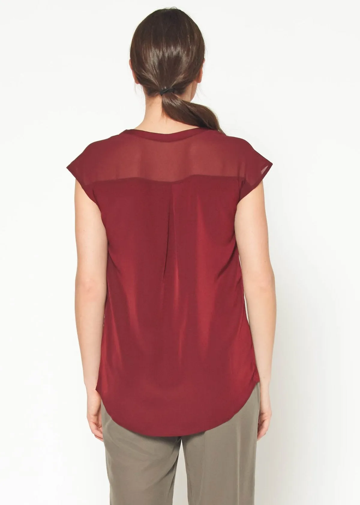 Women's Basic Sleeveless V Neck Button Top