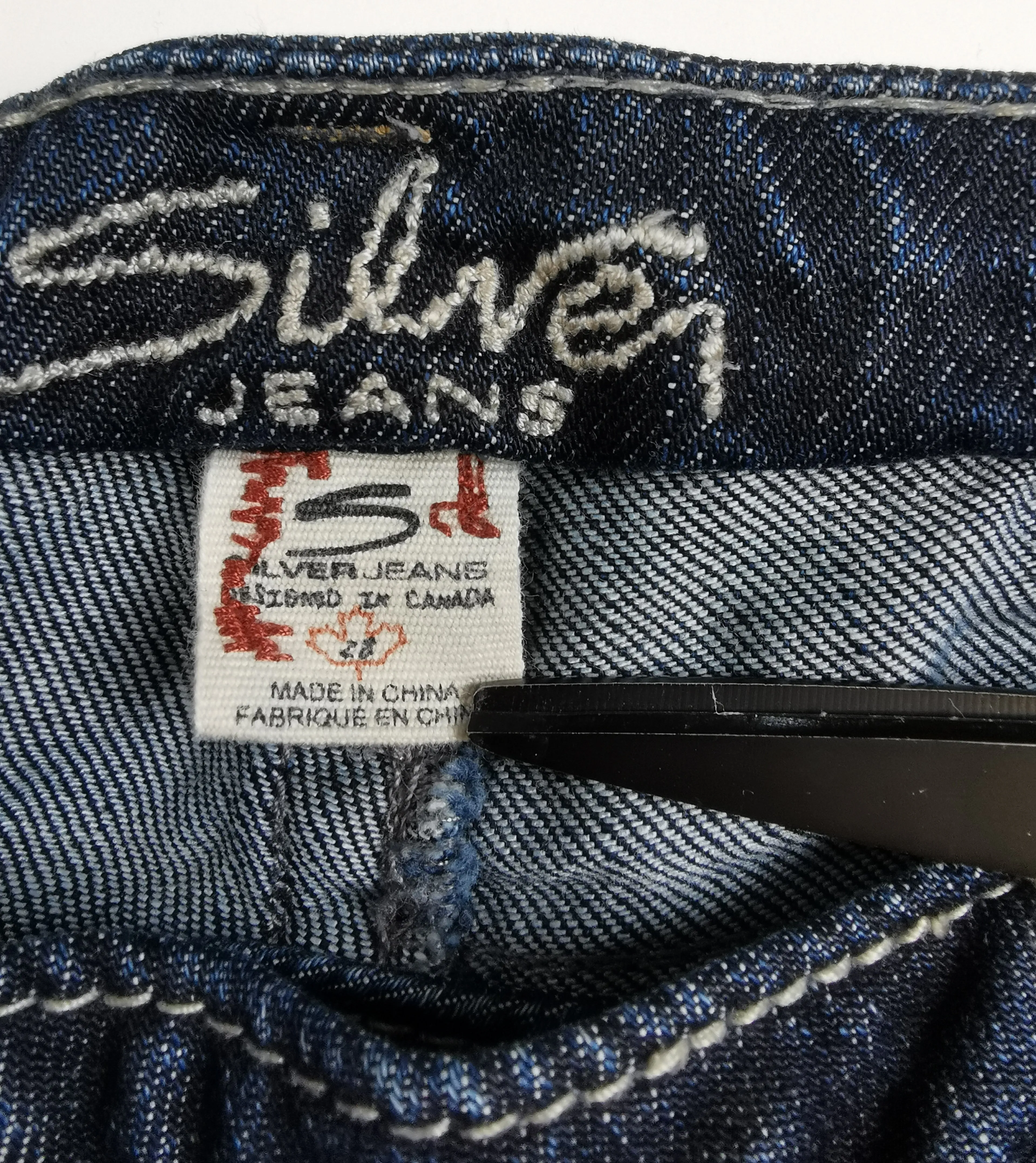 WOMENS SIZE W28/L33  - SILVER JEANS, Tuesday Style, Low rise, Boot-cut, Ripped Knees EUC B6