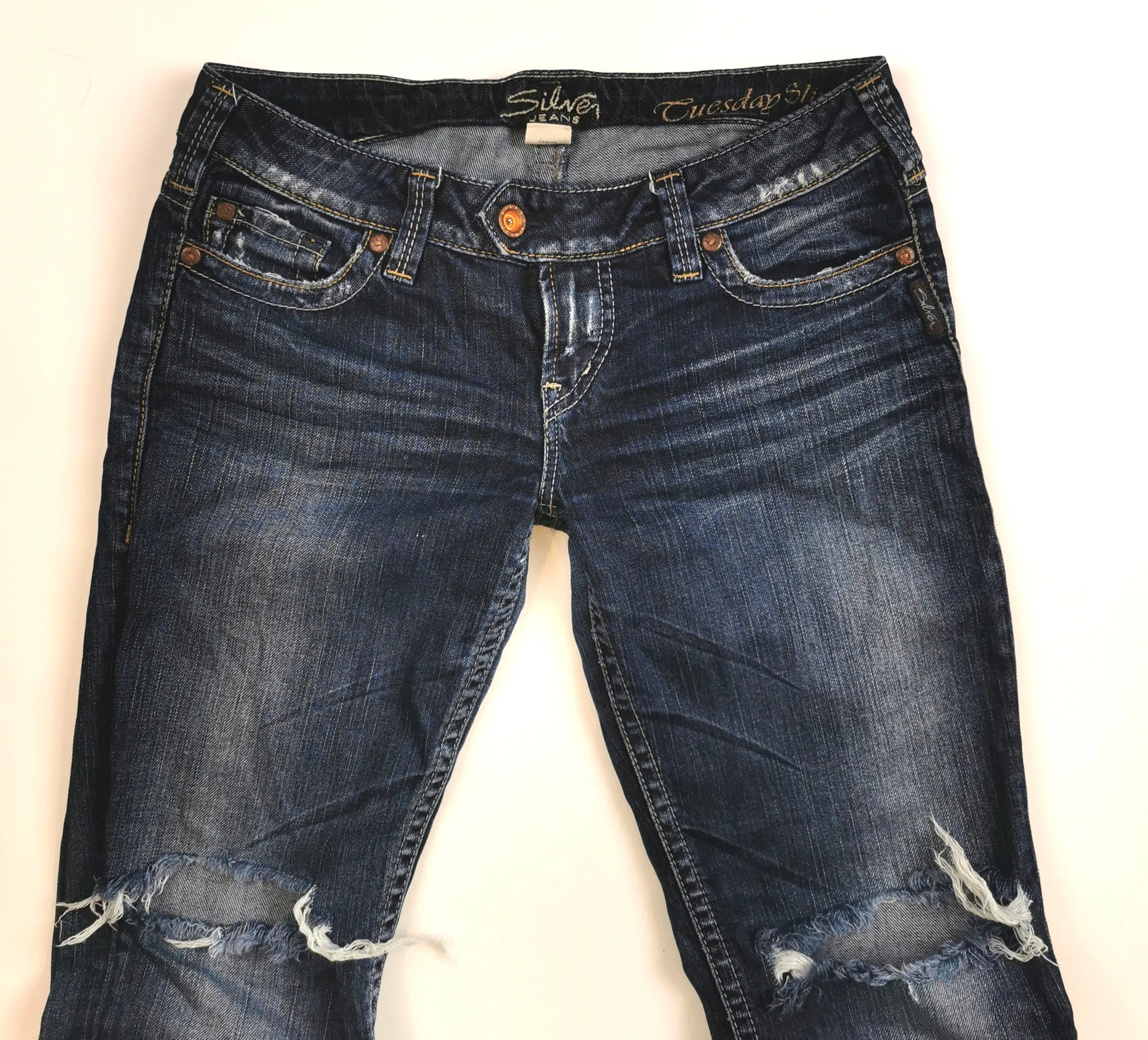 WOMENS SIZE W28/L33  - SILVER JEANS, Tuesday Style, Low rise, Boot-cut, Ripped Knees EUC B6
